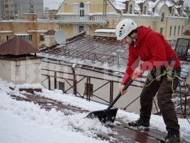 ТСЖ «Фемиле» - очистка кровли от снега и наледи